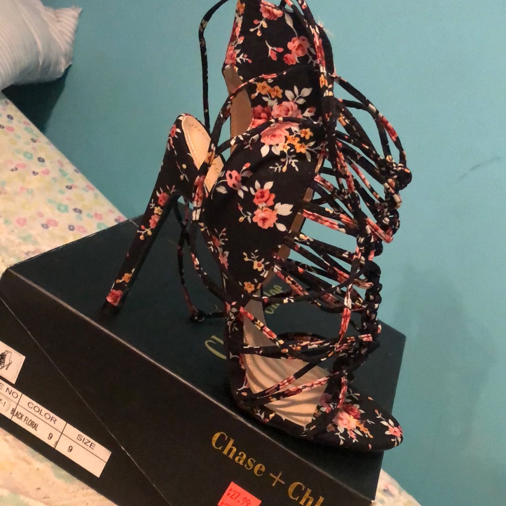 Flirty 4inch Floral Criss Cross heels!